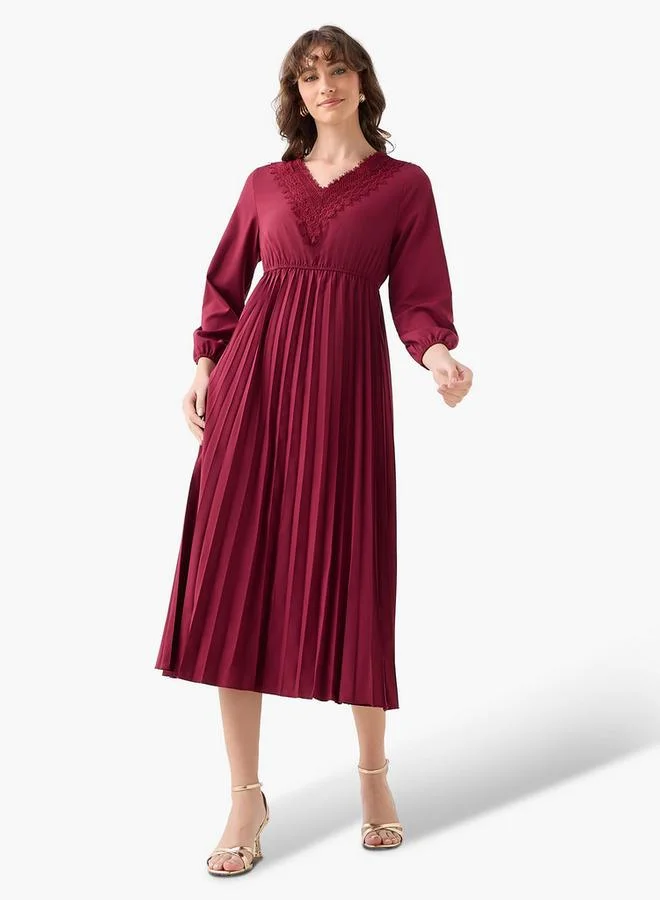 سبلاش فيڤ Pleated Midi Dress with Lace Detail